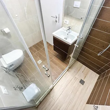 Agimi 818 Golem (Tirana)