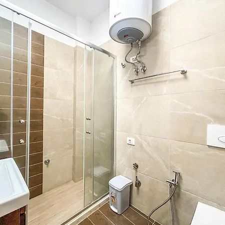 Agimi 818 Golem (Tirana)