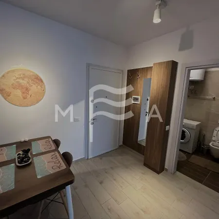 Agimi 818 Apartment *