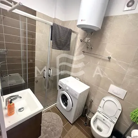 Agimi 818 Apartment *